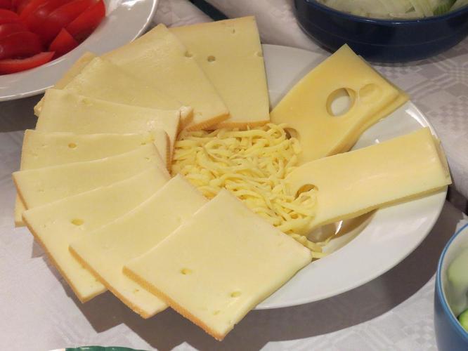 奶酪竟是健脑食物？大型研究发现全脂乳制品护大脑